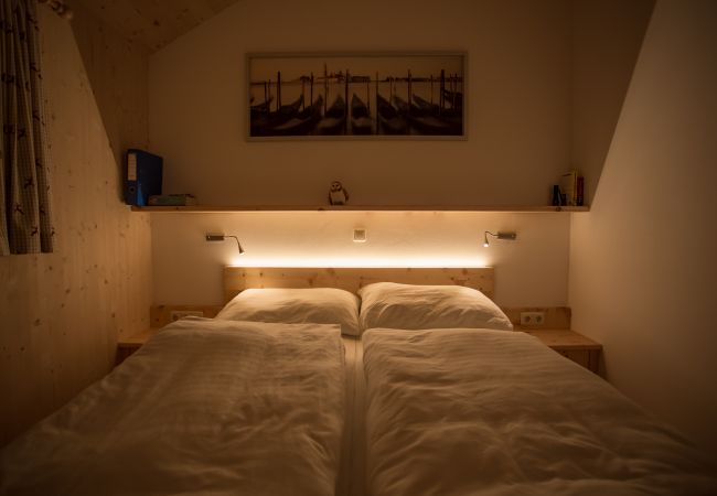 Doppelbett Schlafzimmer Genießen Träumen